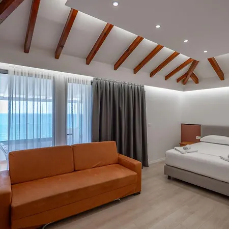 Hotel Emblem 4*